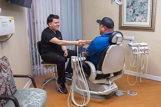 Find Out How to Get New Teeth With Dentures